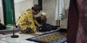 Mbah Moen dan Caranya Menyambut Tamu