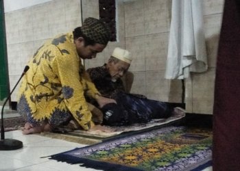 Mbah Moen dan Caranya Menyambut Tamu