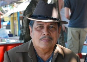 Ngalap Barokah KH Abdul Ghofur Pengasuh Ponpes Sunan Drajat Paciran Lamongan