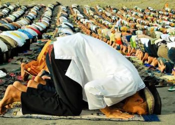 Sujud: Berbisik di Bumi, Menggema di Langit
