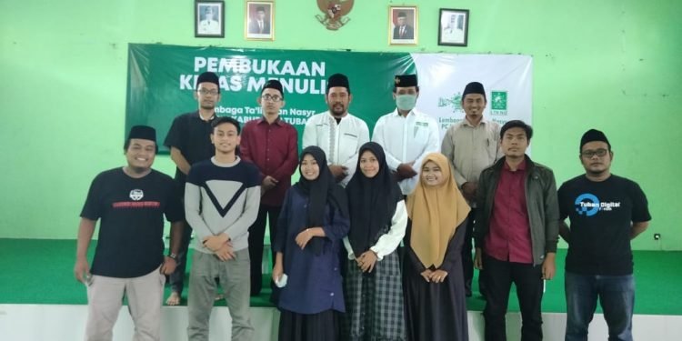 Beasiswa Menulis LTN NU Tuban Berlangsung Menggembirakan