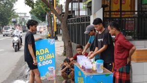 ES Buah Dadakan Jadi Berkah Bulan Ramadhan