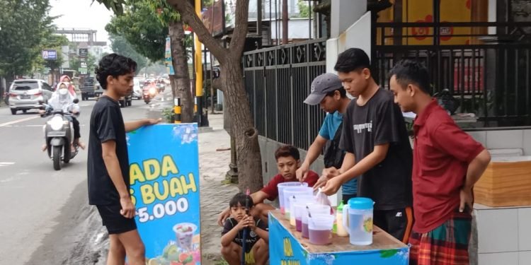 ES Buah Dadakan Jadi Berkah Bulan Ramadhan