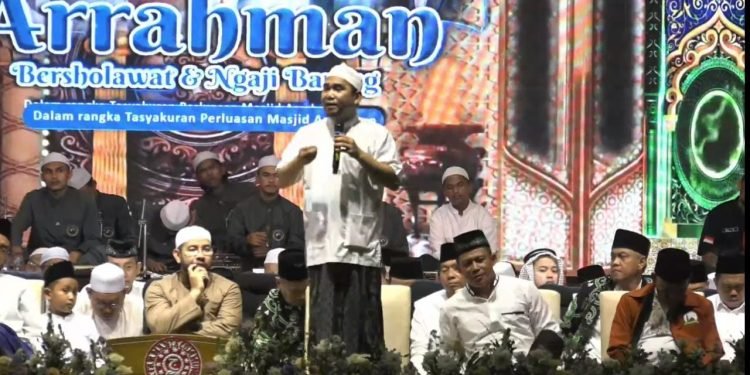Gus Reza dalam acara Ar Rahman Bersholawat dan Ngaji