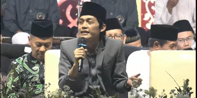 Gus Iqdam dalam acara Ar Rahman Bersholawat dan Ngaji