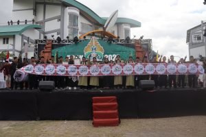 UIN SATU Tulungagung Pecahkan Rekor MURI Lukisan Kaligrafi Terpanjang 1.500 Meter