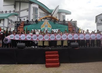 UIN SATU Tulungagung Pecahkan Rekor MURI Lukisan Kaligrafi Terpanjang 1.500 Meter