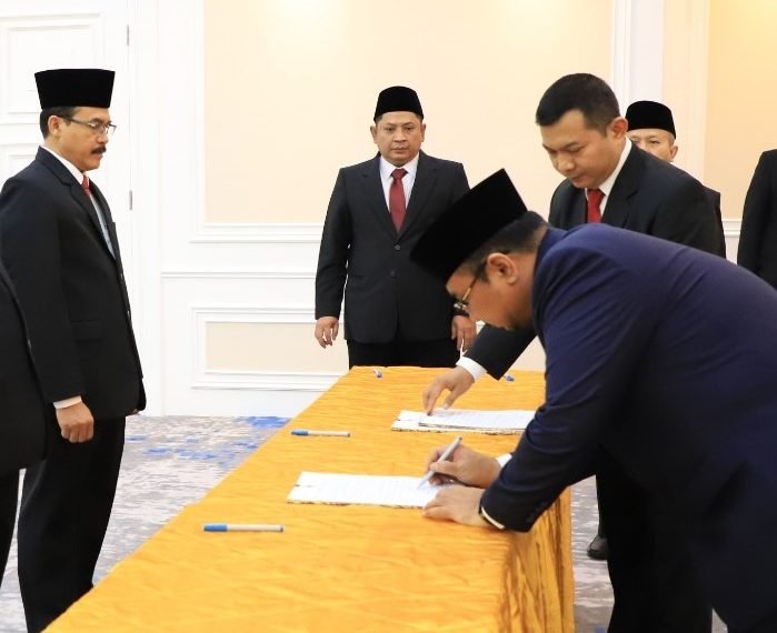 Menag RI Lantik Prof. Abd. Aziz Sebagai Rektor UIN SATU Tulungagung Masa Bakti 2023-2027