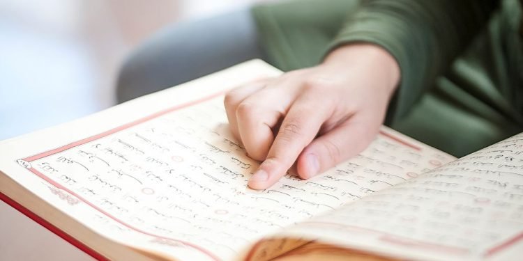 Keutamaan Membaca Al-Qur'an (canva)