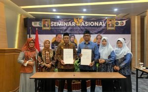 Jalin Kerja Sama, KPI UIN SATU Tulungagung dan UIN Antasari Banjarmasin Tanda Tangani MoU dan Adakan Seminar Nasional