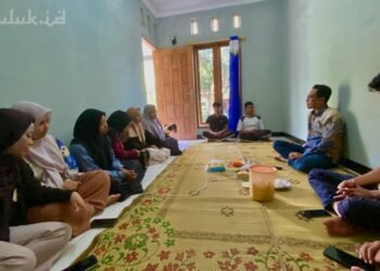 Monitoring dan Evaluasi Kegiatan KKN di Posko Kanoman Dua: Lesehan, Kopi, dan Komitmen Membangun Dusun