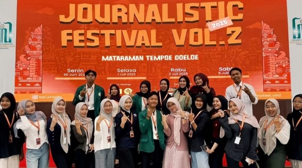 Dari Ruang Kelas ke Ruang Publik: UAS Mahasiswa KPI UIN Tulungagung Gelar Festival Jurnalistik