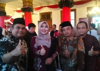 Diundang Gubernur Jatim, Tiga Guru Jombang Ikuti Upacara HUT Rl di Gedung Negara Grahadi