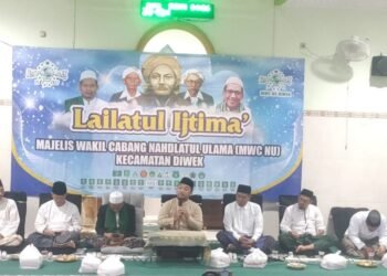 Jangan Hanya Gandoli Sarung Mbah Hasyim, Lakukan Amaliyah NU Juga