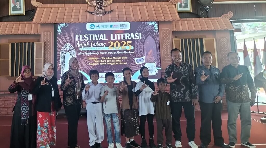 Bupati Nganjuk Hadiri Lomba Baca Puisi SD: “Semangat Tak Bisa Dibeli!”