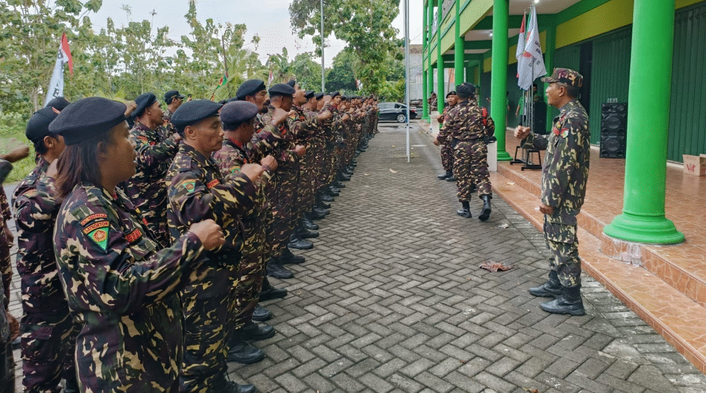 Ratusan Banser Kabupaten Madiun Gelar Apel Siaga, Tegaskan Kesetiaan Jaga Kyai dan Negeri