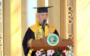 UIT Lirboyo Kediri Mewisuda 743 Mahasiswa, KH. Kafabihi Mahrus: Orang Diterima Masyarakat Dengan Akhlakul Karimah