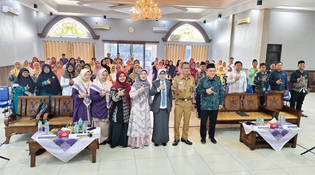 Seminar Pendidikan: Regulasi Diri Tingkatkan Profesionalisme Guru dalam lmplementasikan Deep Learning