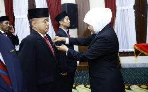 Mengajar ltu Rutinitas, Menulis Tunjukkan Kualitas