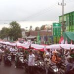 Bendera Raksasa Diarak dalam Kirab Menuju Pesantren Tebuireng