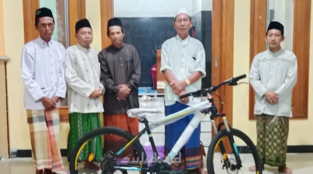 Gelar Pengajian, Beri Sepeda ke Anak Yatim