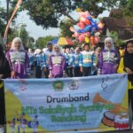Sambut Kelulusan Secara Positif, Gelar Jalan Sehat Bareng Warga Sekitar