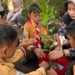Membangun Literasi Ekologis Sejak Dini: Sinergi Pendidikan Lingkungan dan Perilaku Hidup Sehat Melalui TOGA dan Daur Ulang Plastik