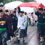 Kirab Bendera Raksasa, Disambut Menhaj Gus Irfan Yusuf di Tebuireng