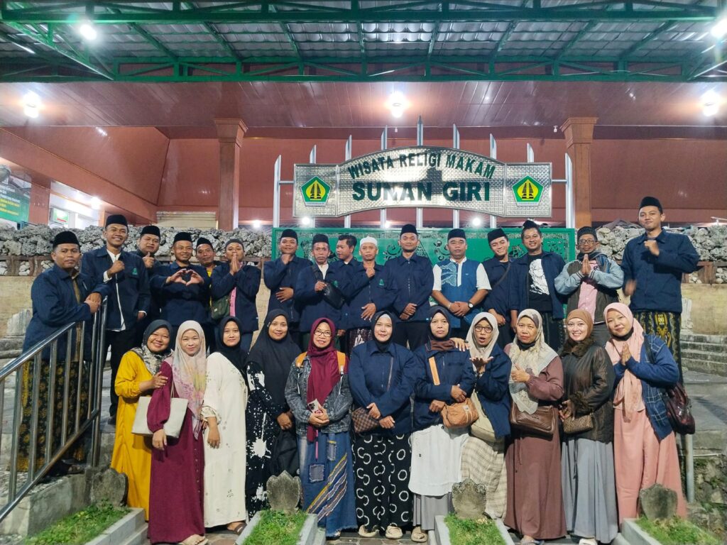 Teladani Perjuangan Mendidik Masyarakat, Gelar Ziarah Wali Kenceng